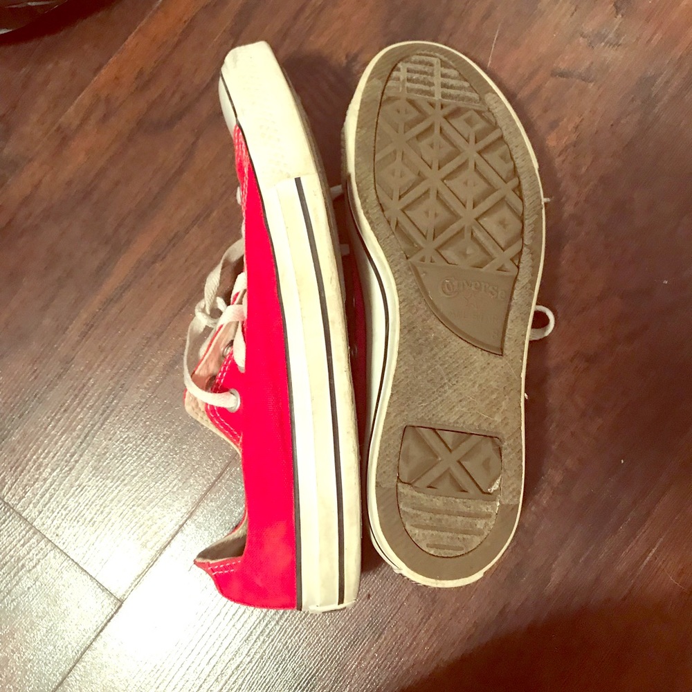 Red low top converse ❣️